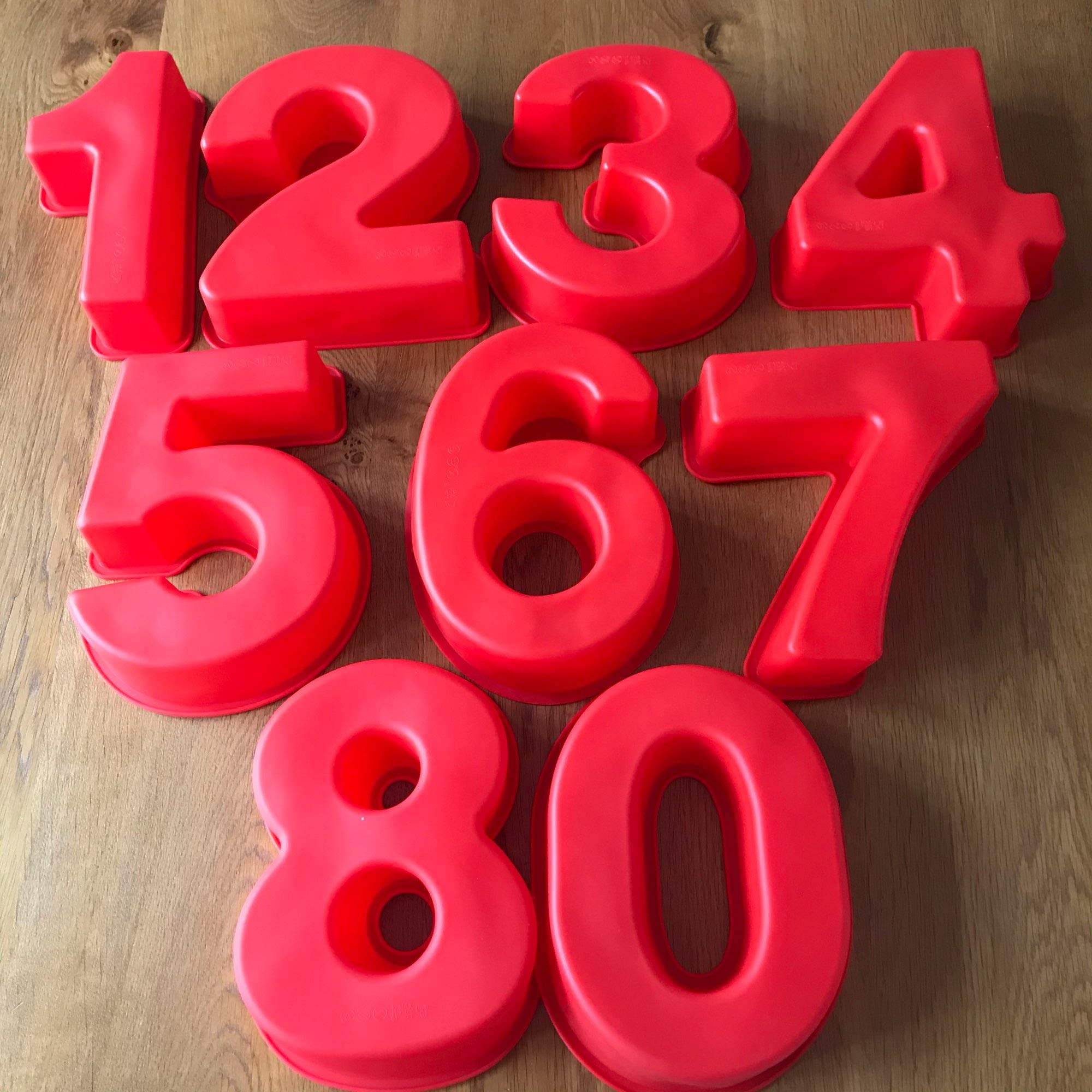 Goldbaking perfect for kids' birthdays and anniversaries with numeric designs.