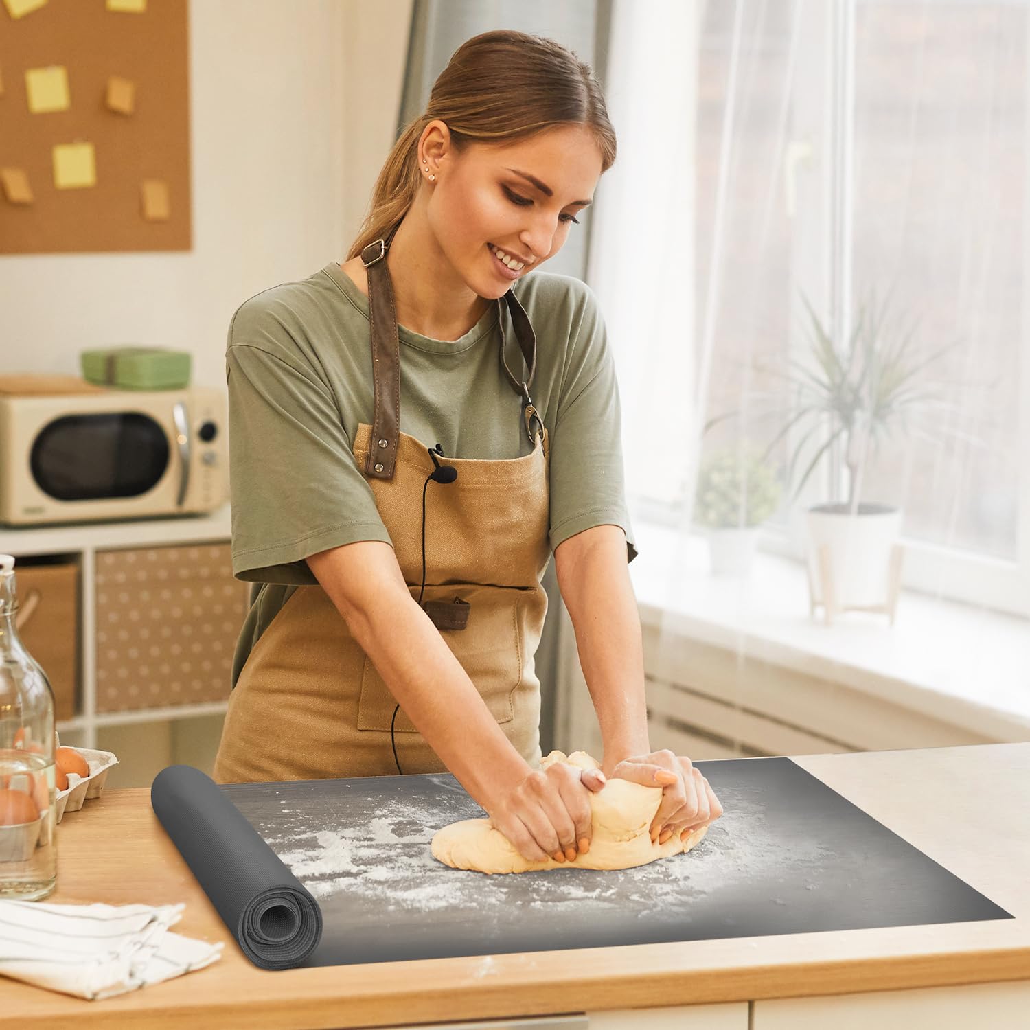 Goldeer reusable liner supports easy cleanup after cooking.