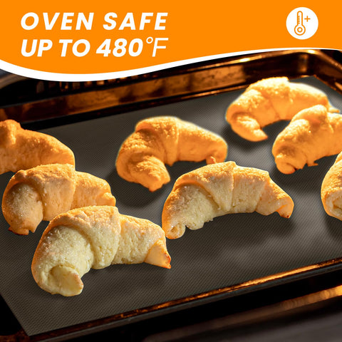 Goldeer silicone mat with heat-resistant backing for oven and freezer use.