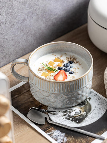 Gomakren stackable bowl with lid saves kitchen storage space.