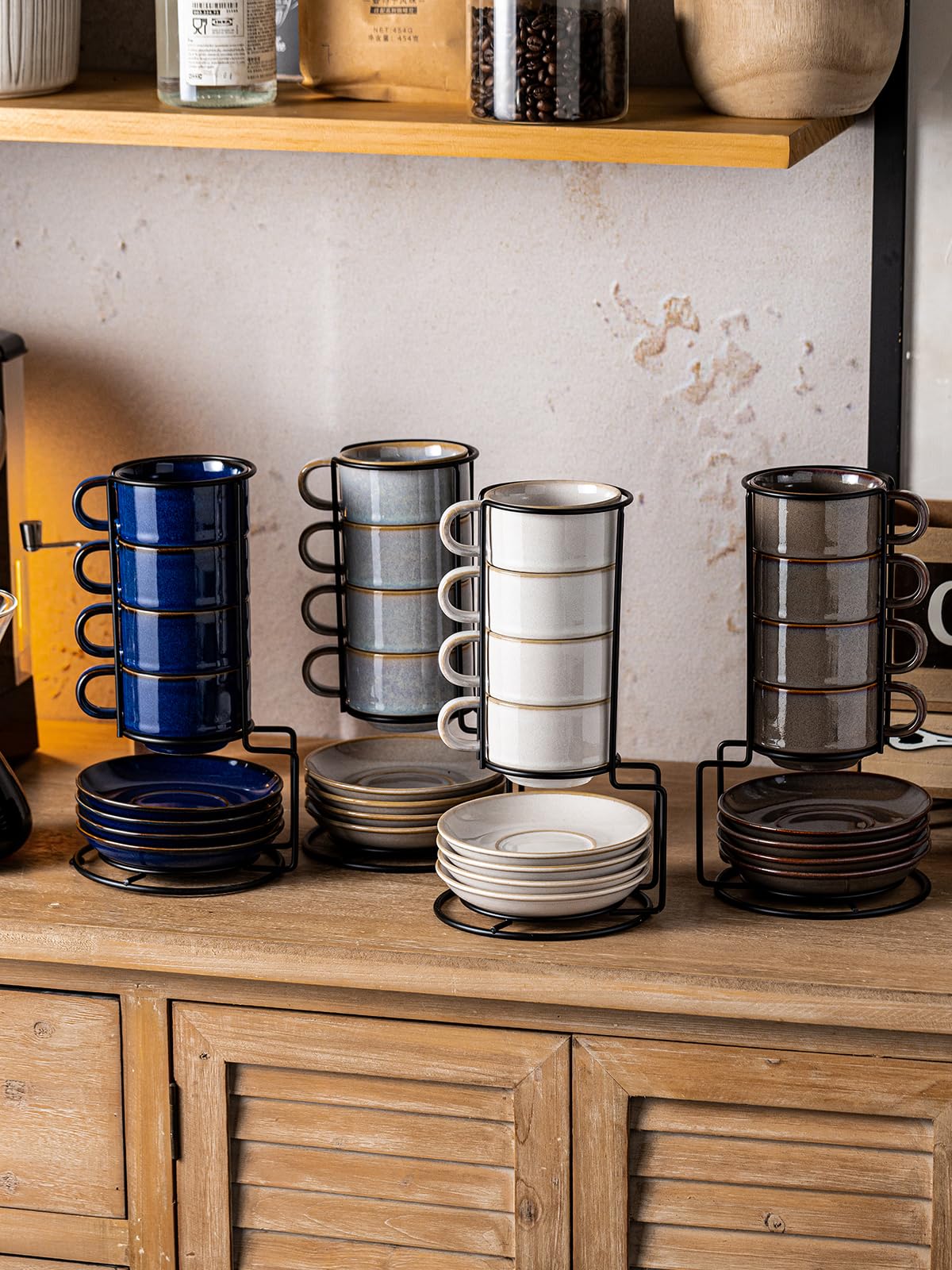 Gomakren durable porcelain withstands daily use in busy cafes.