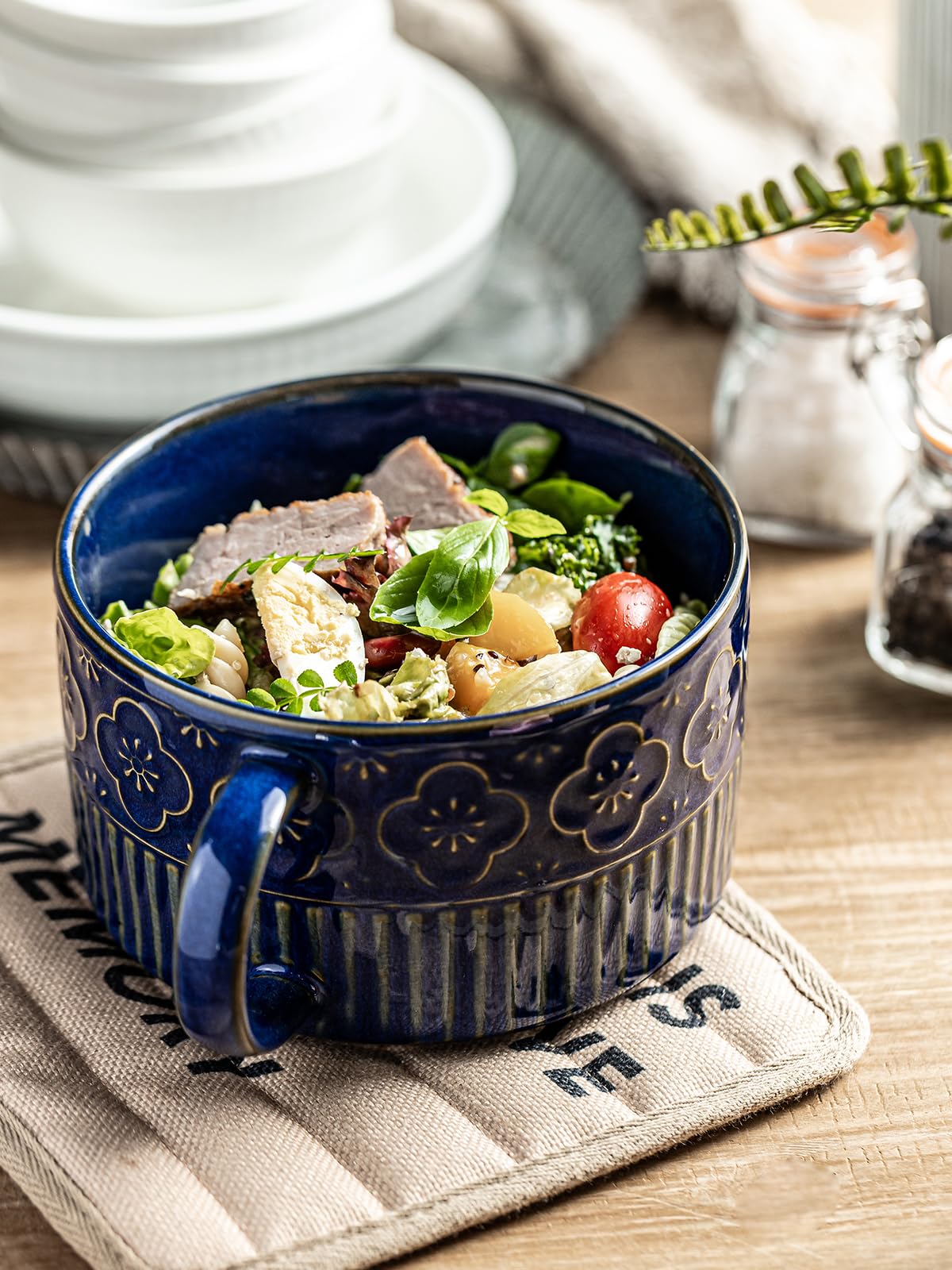 Gomakren microwave-safe porcelain bowl ready for quick reheats and leftovers.
