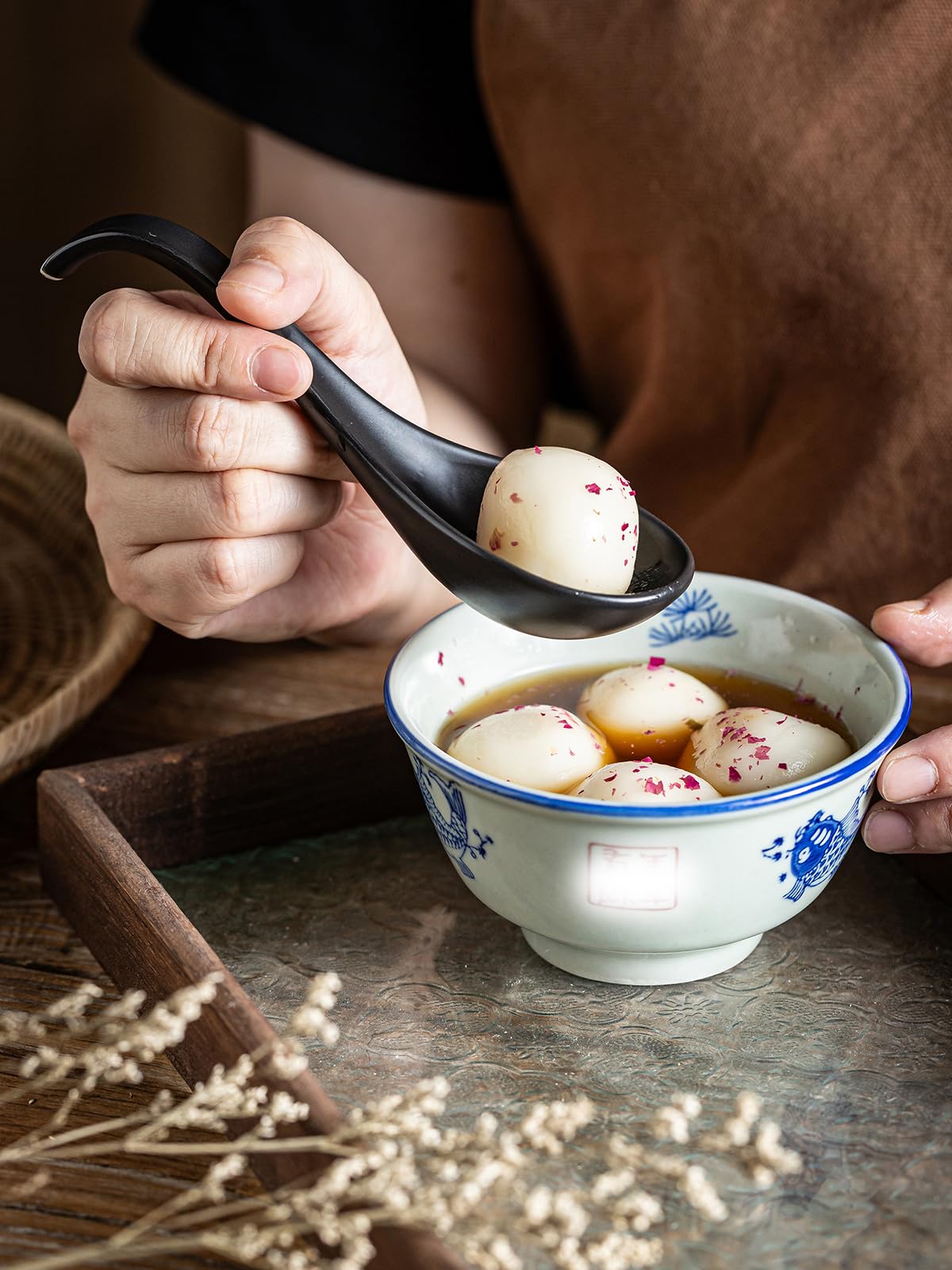 Gomakren pho spoon set in a six-pack for noodles and stews