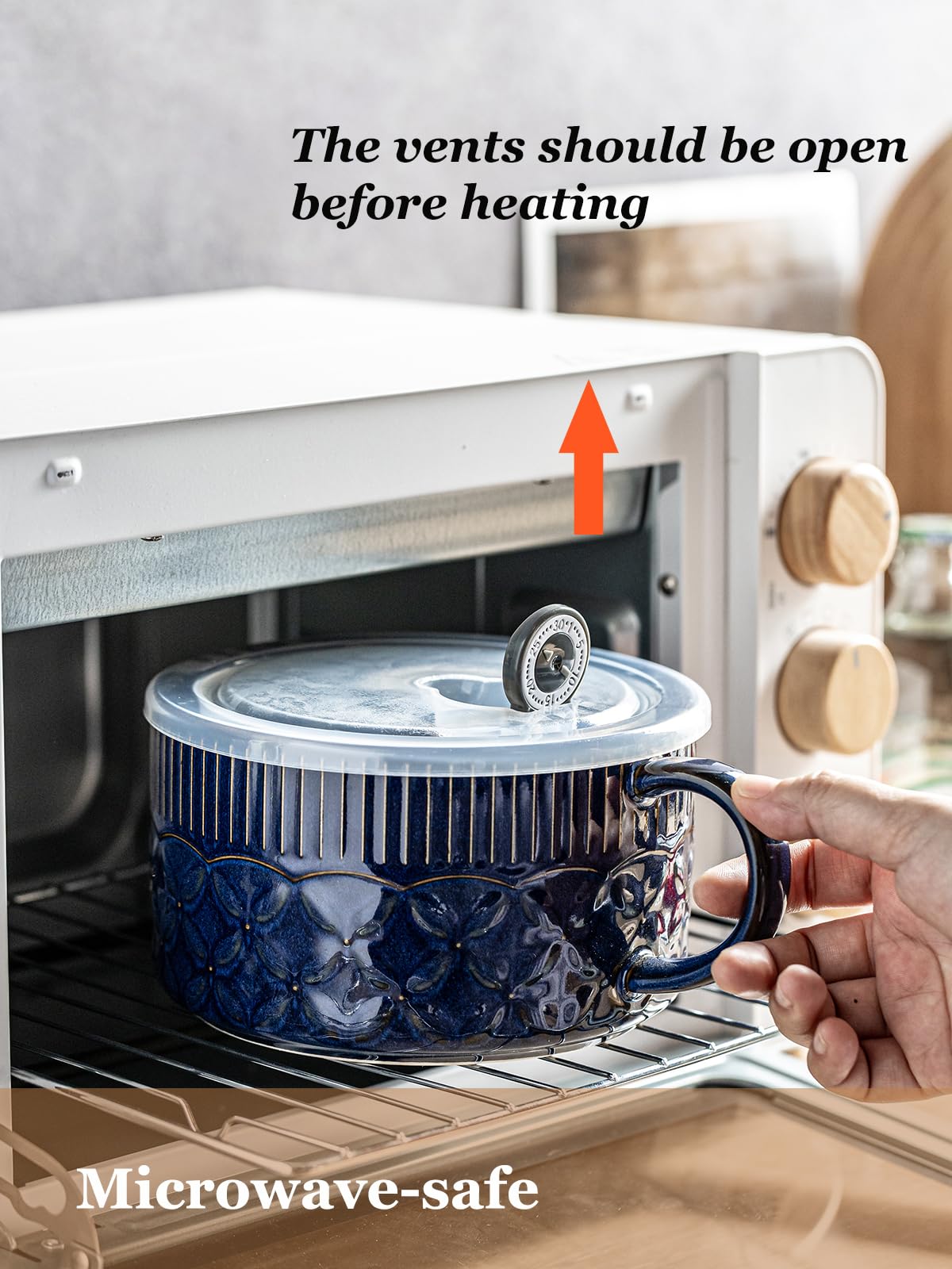 Gomakren spill-resistant design keeps soups contained during transit.