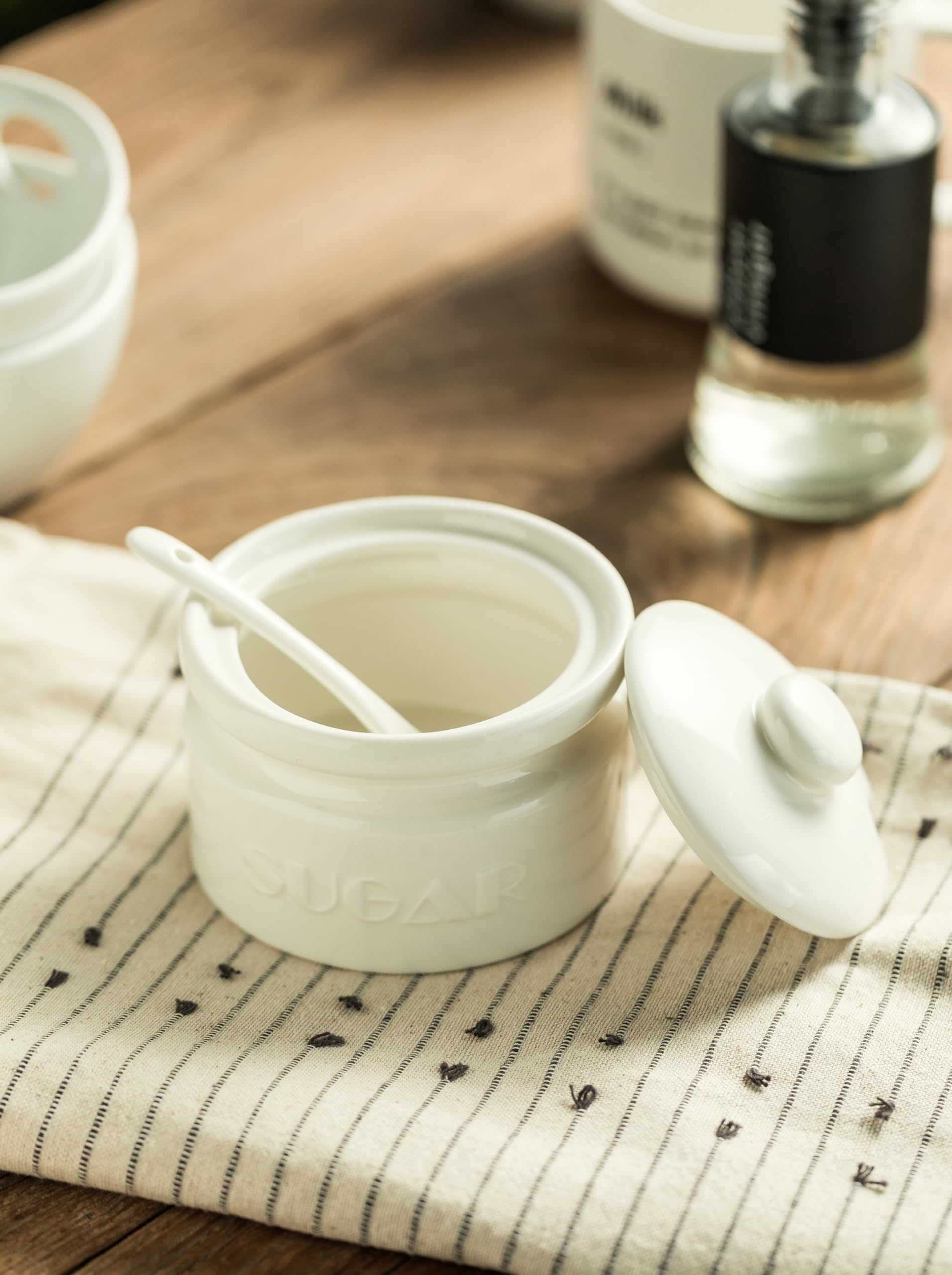 Gomakren ceramic container fits kitchen counter and coffee bar setups.