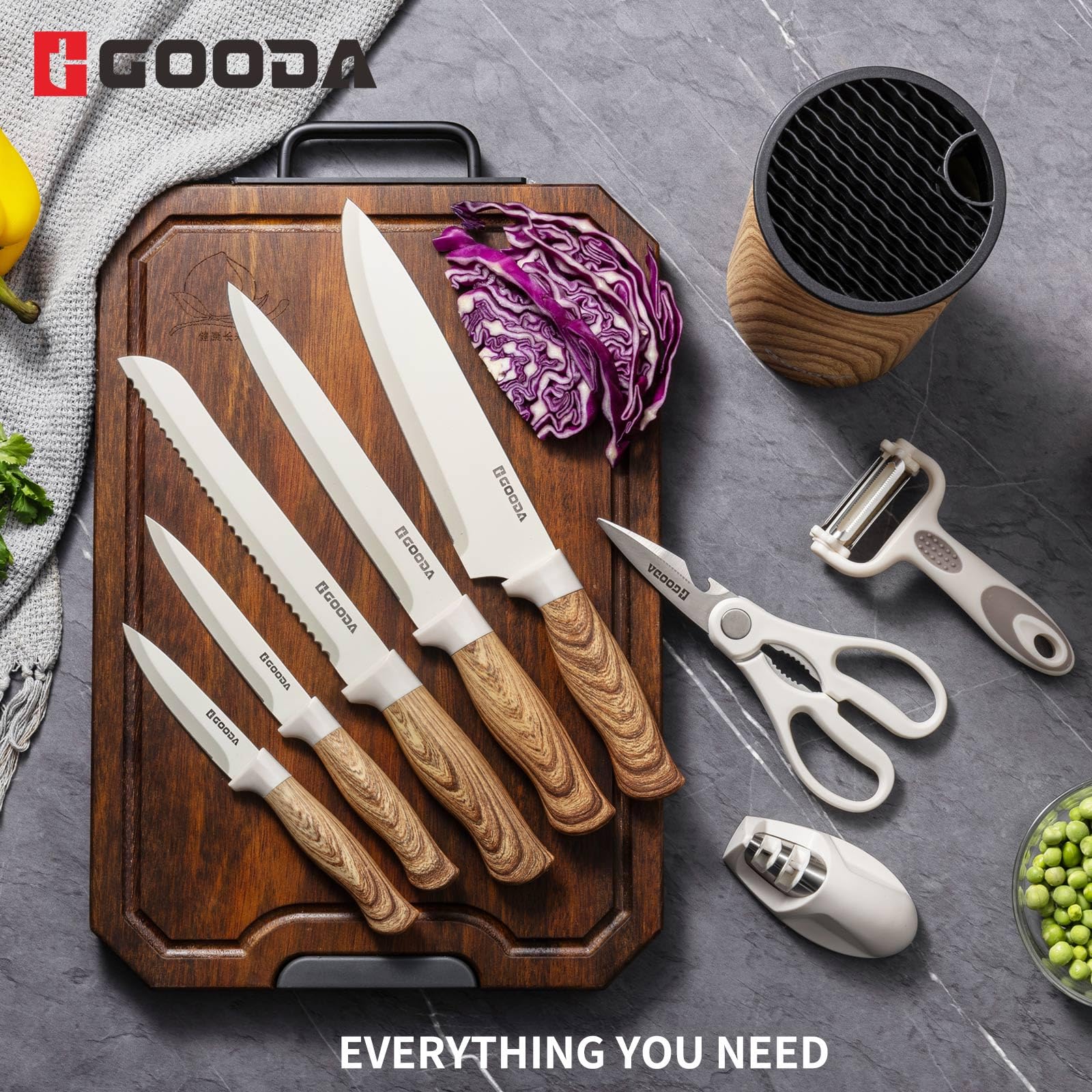 GOODA knife block set bread knife ready for clean crust cuts.