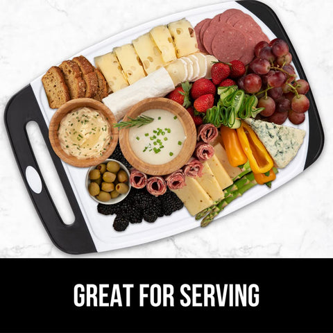 GORILLA GRIP board with juice grooves catches liquids while chopping
