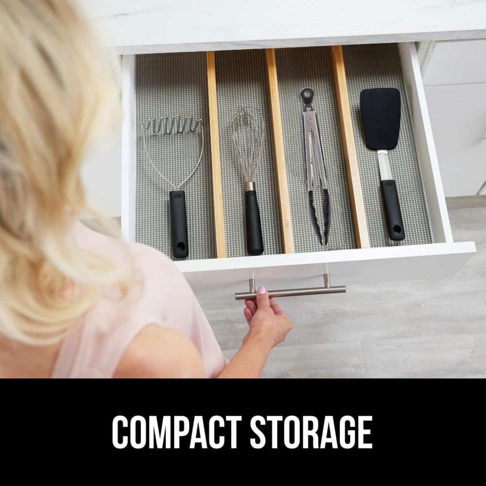 GORILLA GRIP two-tongs storage-hook for easy hanging in the kitchen.