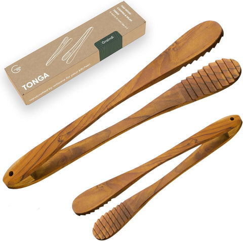 Graindi teak wood tongs 9-inch in action for precise cooking.