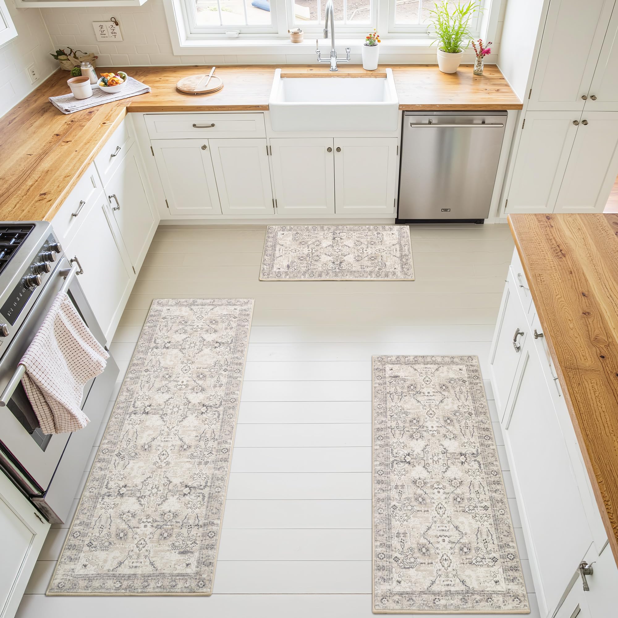 GRANNY SAYS Boho kitchen mats in beige tone brighten decor.