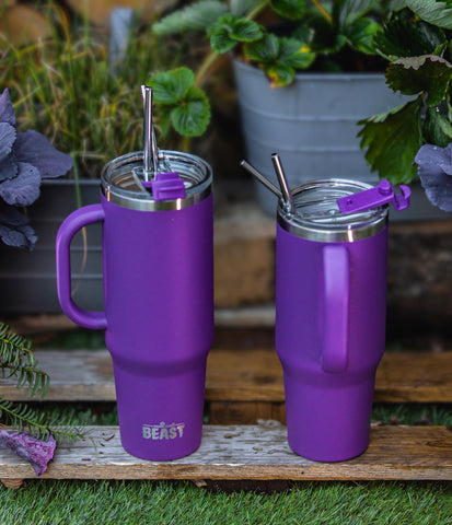 Gift-ready Greens Steel Beast 50oz bundle with box, straws, and brush.