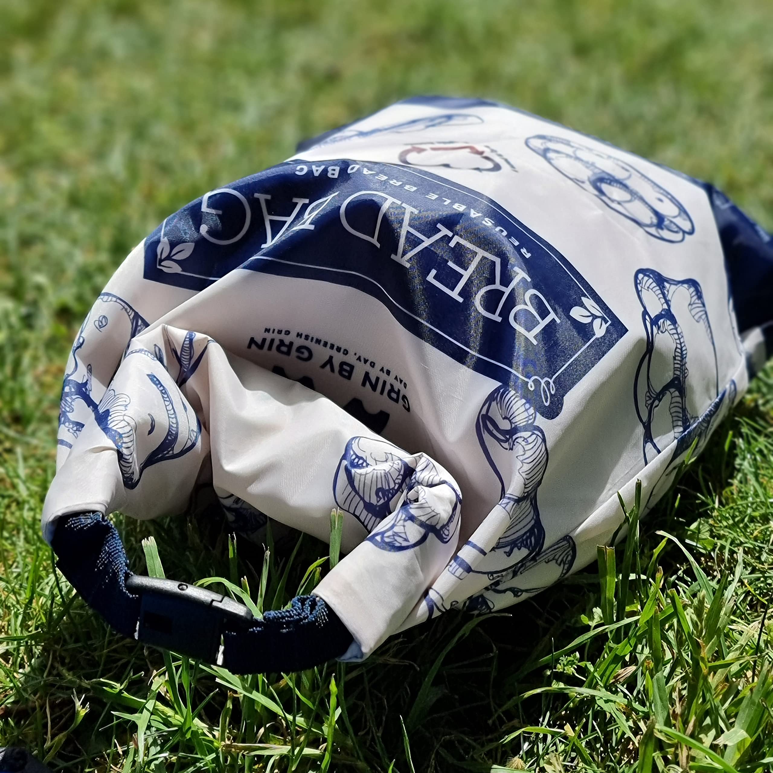 GRIN BY GRIN machine-washable bread bags resist print fading after washing.