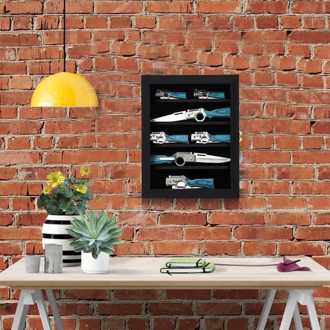 Grintus pocket knife display gold-plated locks for secure display