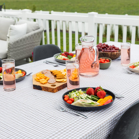 Grow Forward unbreakable plates with lipped edges prevent spills.