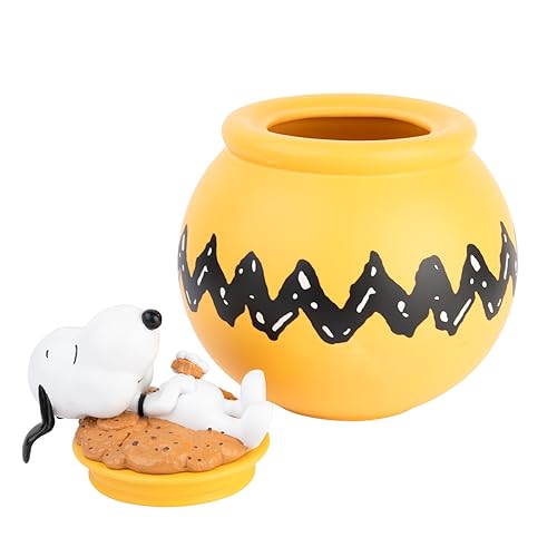 Snoopy yellow ceramic jar storage for biscuits, blending nostalgia with practical airtight freshness.
