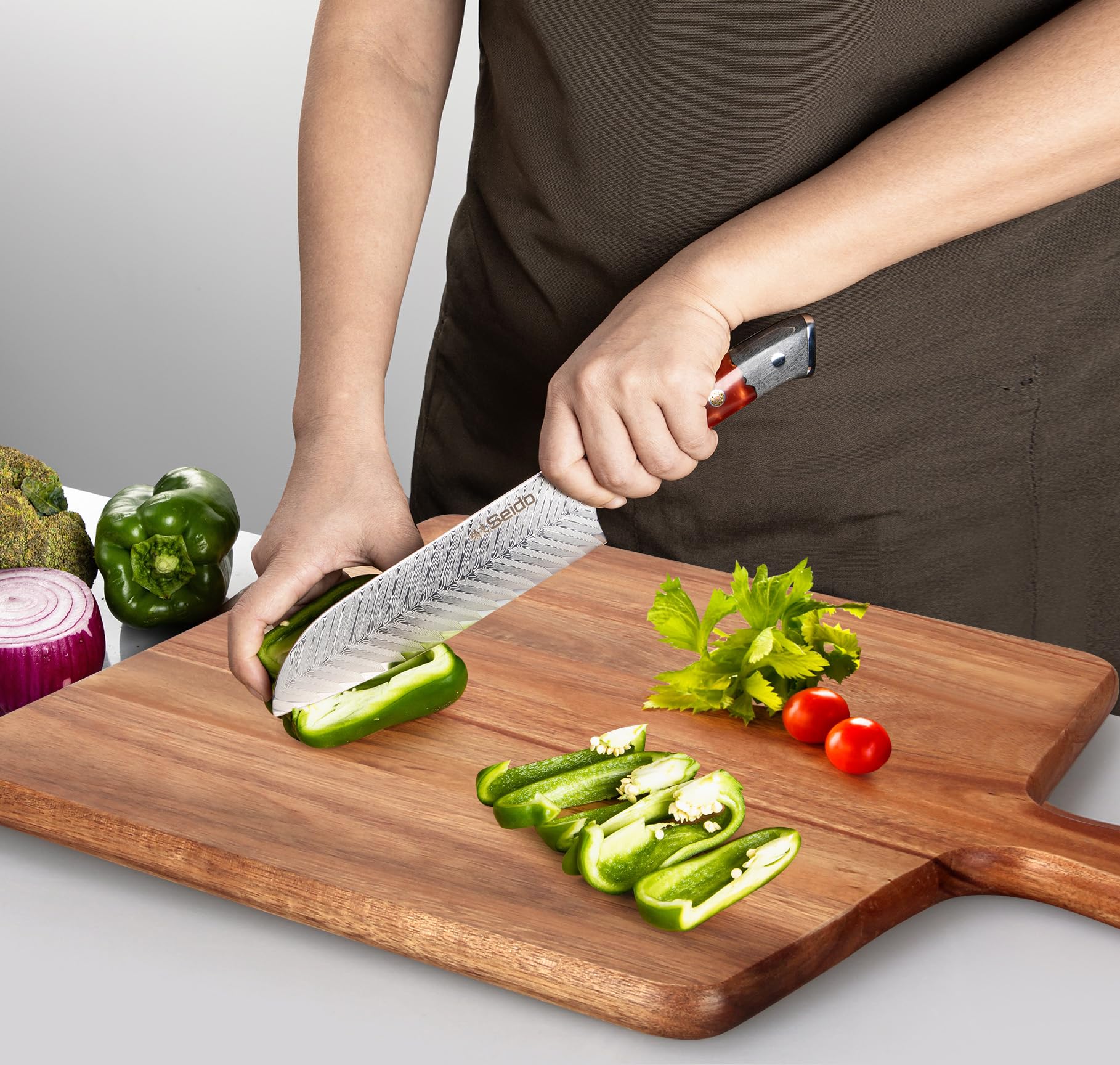 Gtencemen acacia cutting board handle side view highlights grip and hook