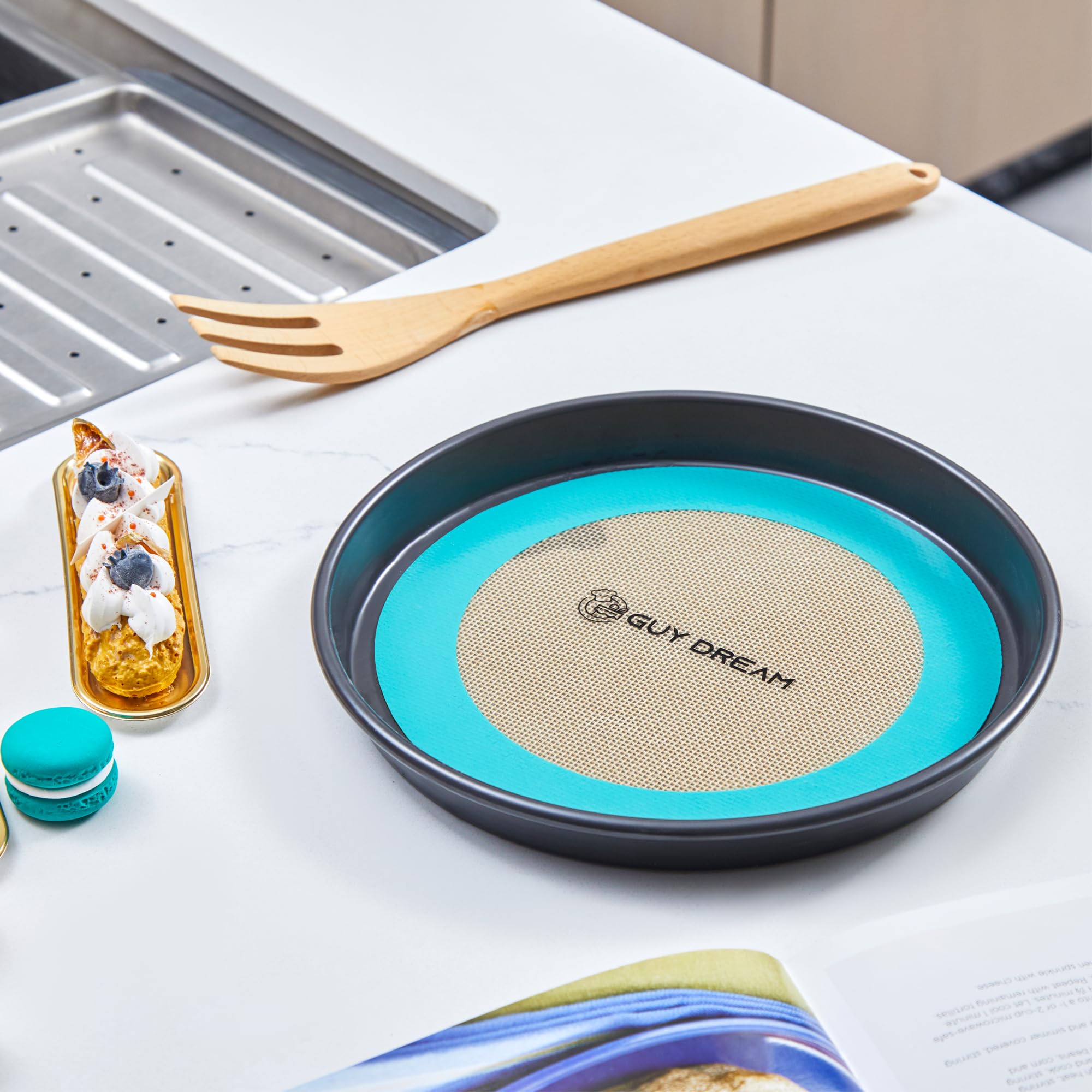 GuidRemat nonstick silicone mat ideal for pizza and baking