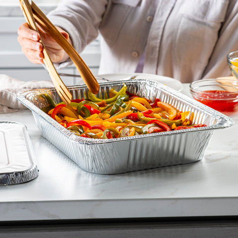 GUSTO 9x13 inch aluminum pans with lids support sturdy baking and easy transport.