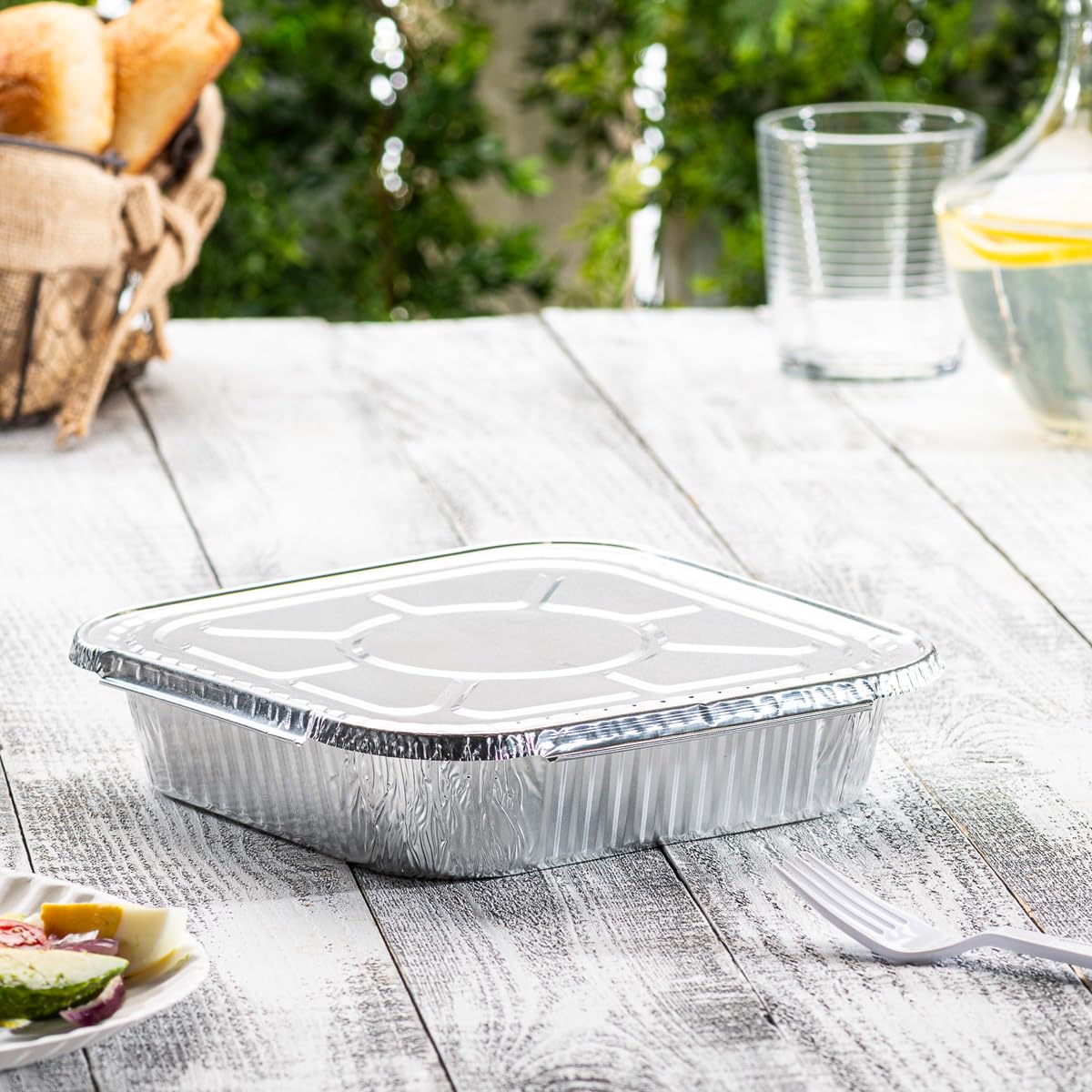 GUSTO disposable aluminum pans designed for convenient meals