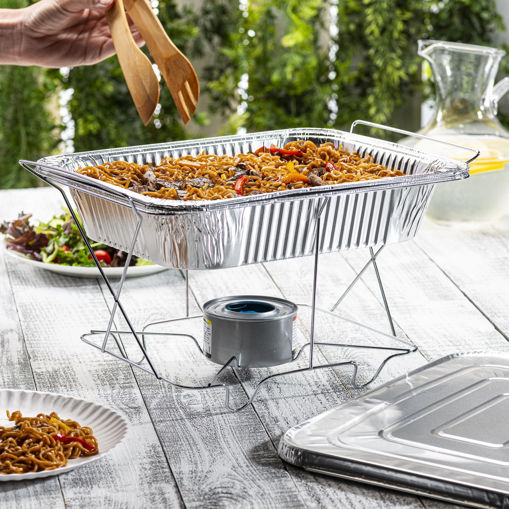 GUSTO disposable pans with lids enable quick cleanup after events or parties.