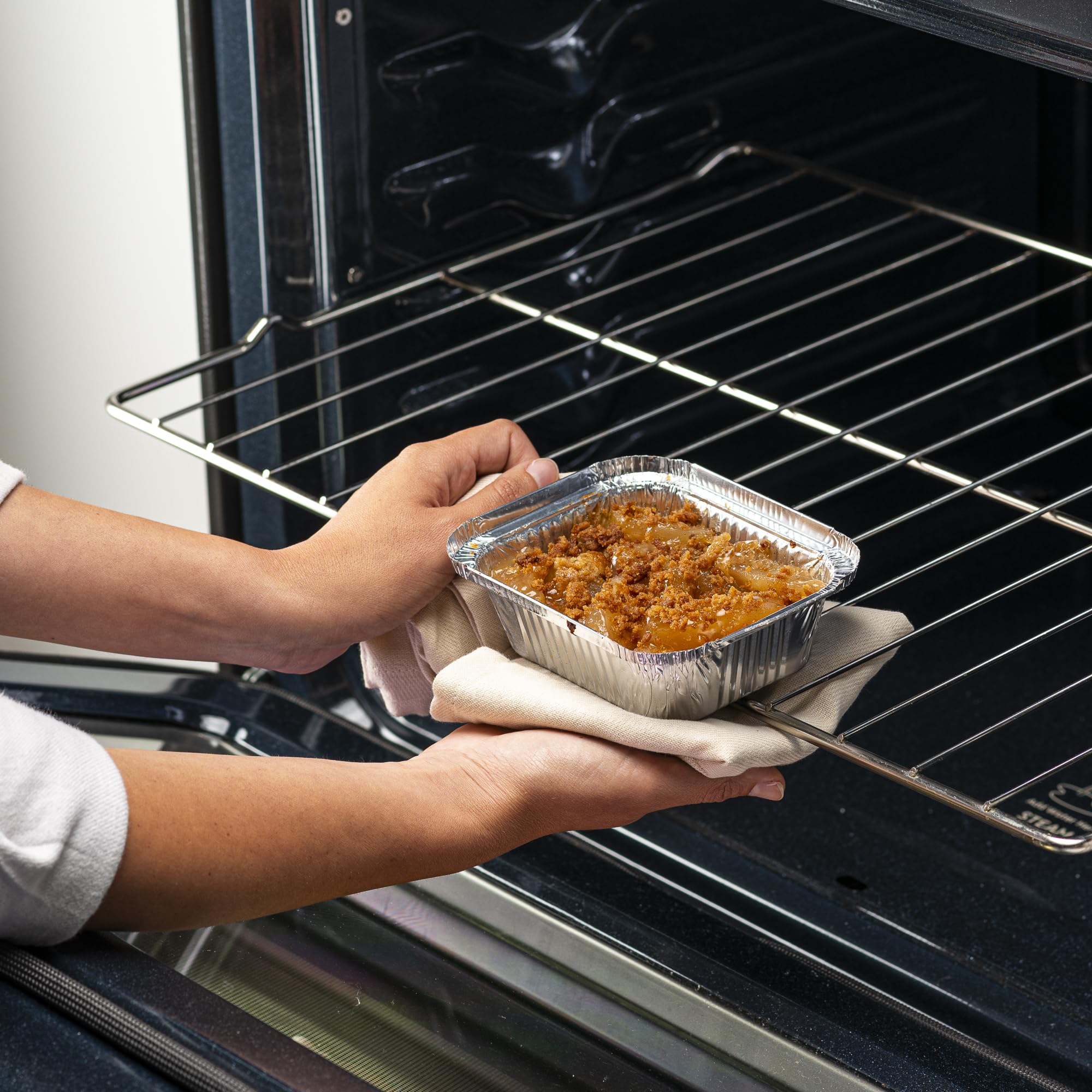 GUSTO freezer-safe pans ideal for meal prep and leftovers.