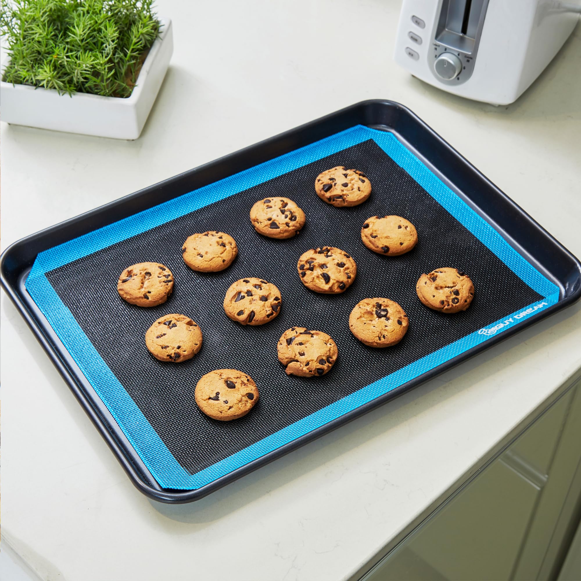 GUY.DRE.MAT heat-resistant mats withstand oven to freezer use up to 480F.
