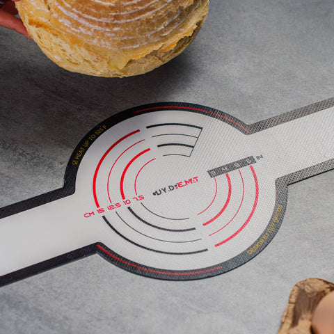 Durable GUY.DRE.MAT silicone bread sling designed for repeated baking use.