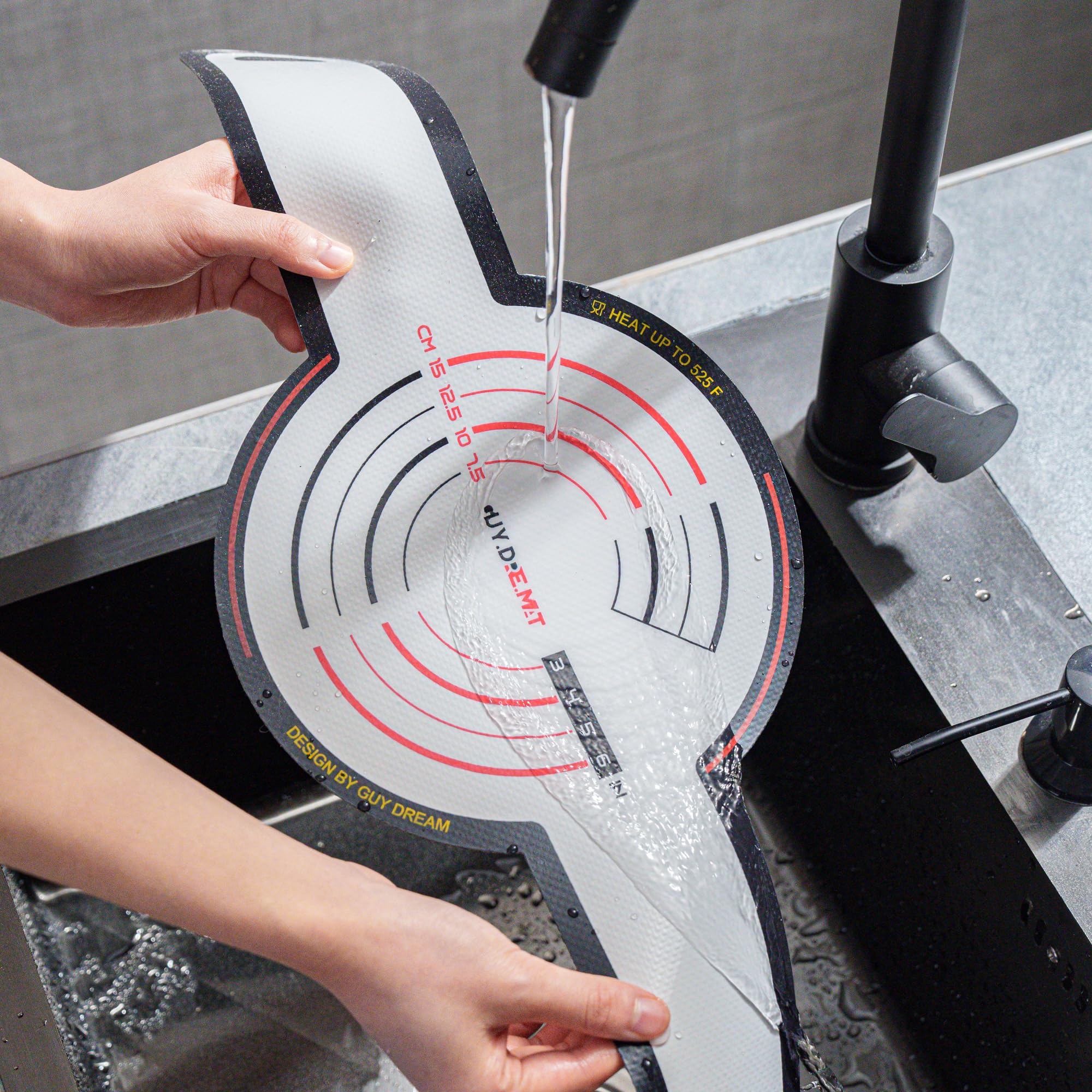 Multiple sizes and colors from GUY.DRE.MAT for versatile baking.