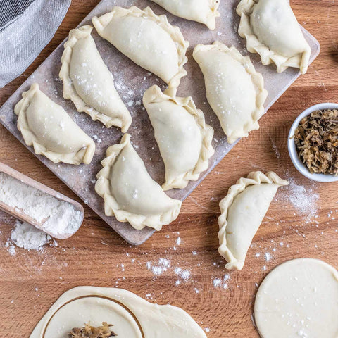 Gift-ready GVODE pasta roller attachment for KitchenAid, ideal for home cooks.