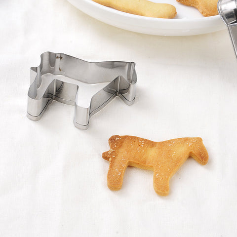 GWHOLE Christmas tree cookie cutter for vibrant tree-shaped cookies.