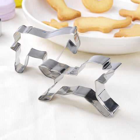 GWHOLE elk cookie cutter adds rustic charm to seasonal desserts.