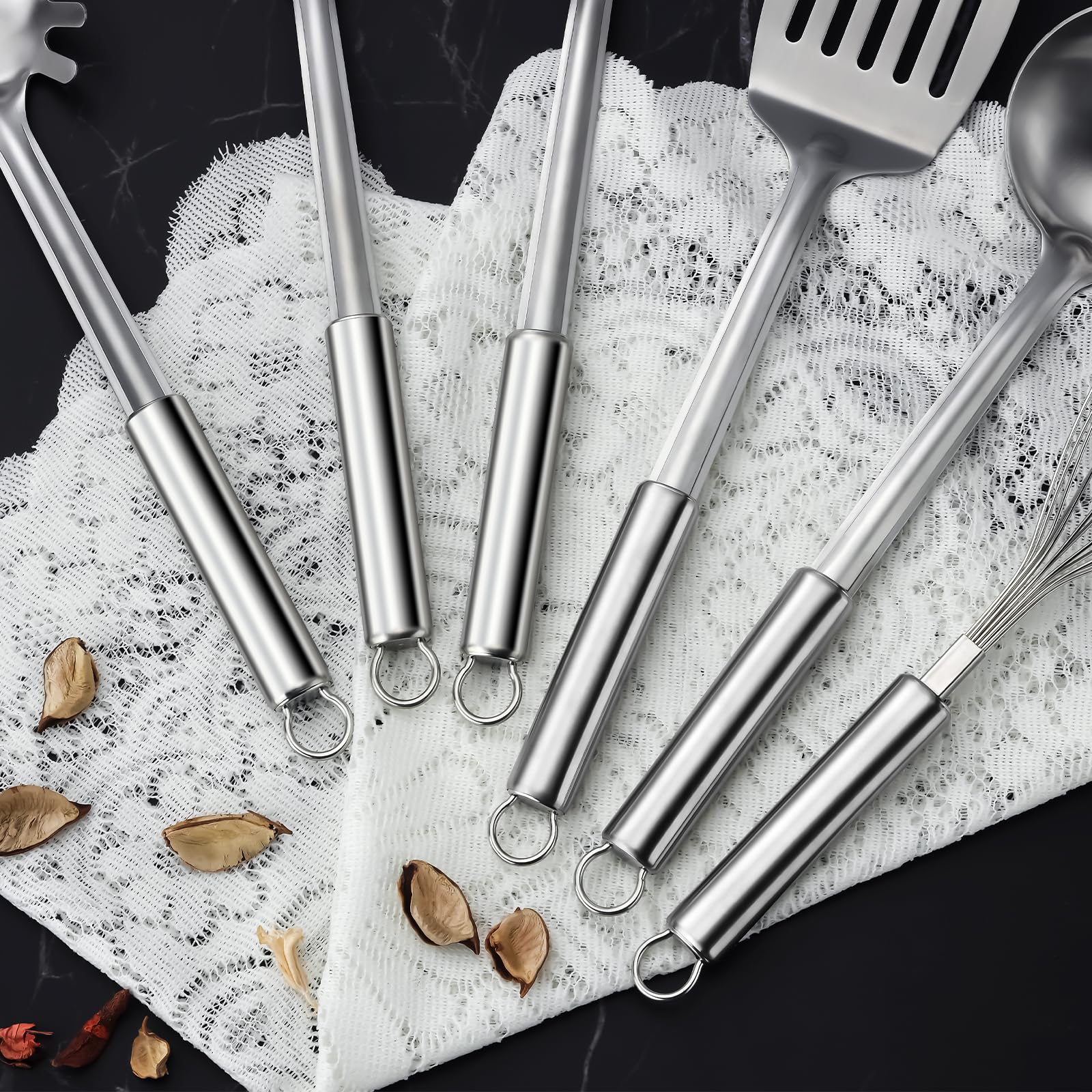 Gymdin 6-Piece Set pasta server tosses and serves pasta smoothly