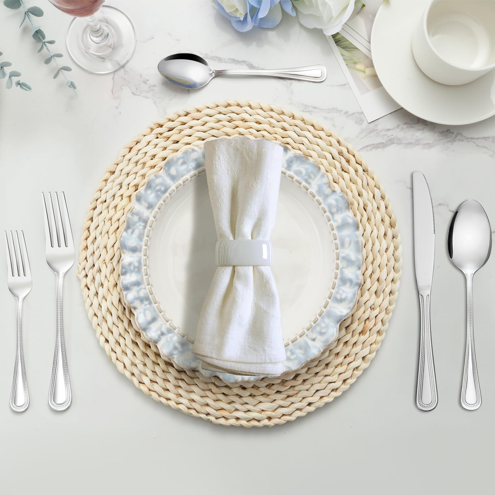 Gymdin ergonomic, balanced handles deliver comfortable dining experiences.