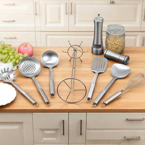 Gymdin hanging rack keeps utensils organized and within easy reach.