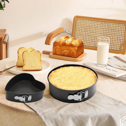 GZMAISULEE bakeware set ideal for cheesecakes and tortes.