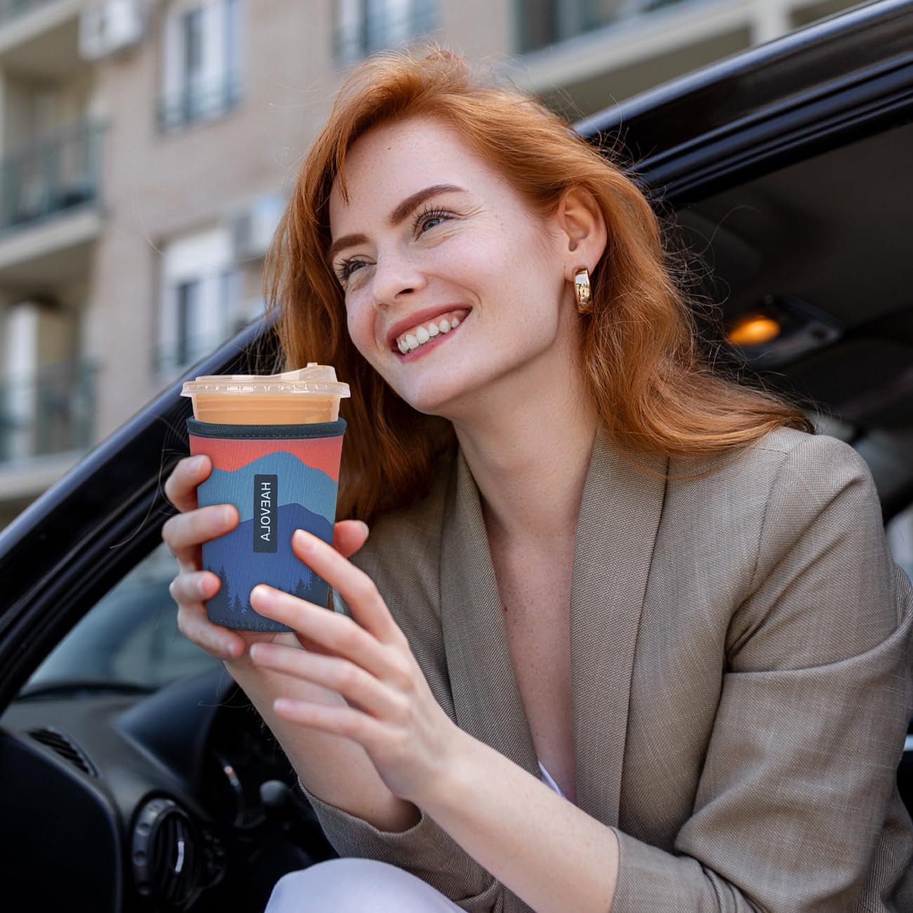 Haevola durable neoprene sleeve withstands daily use for on-the-go beverages.