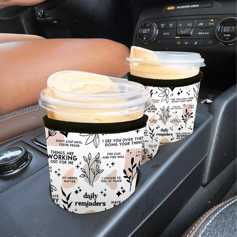 Haevola neoprene sleeve condensation-free design D ensures comfortable grip.