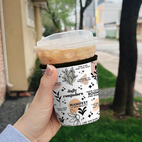 Haevola neoprene sleeve with smoothie pattern keeps large cups secure and minimizes sweating.