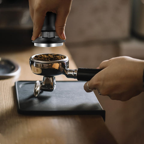 HahaGo ergonomic handle offers comfortable grip during tamping.