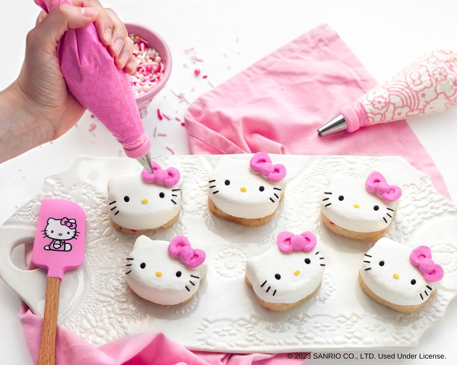 Hello Kitty mini spatula for easy decorating and spreading