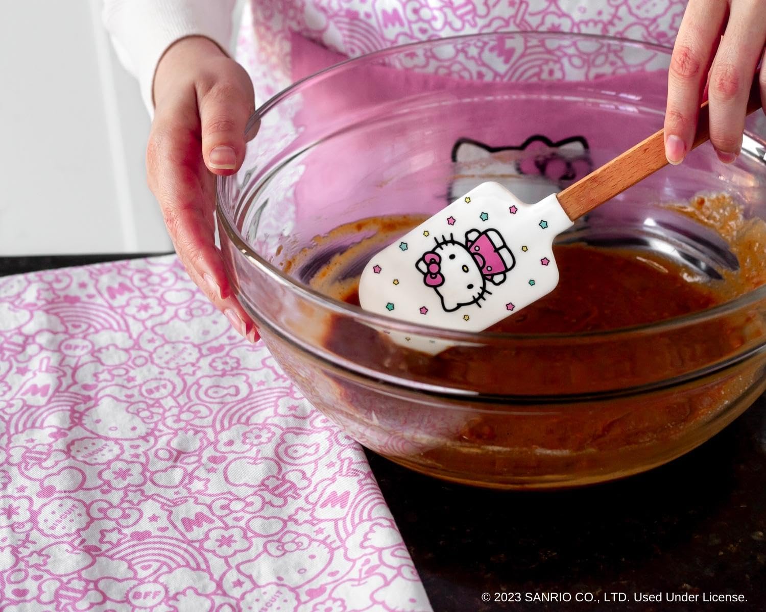 Official Hello Kitty set packaging, ideal for gifting to fans.