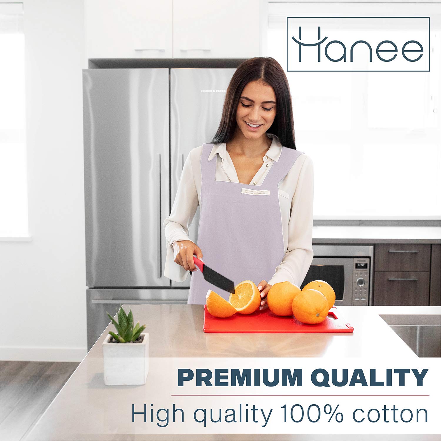 HANEE apron with deep front pockets for tools and notes.