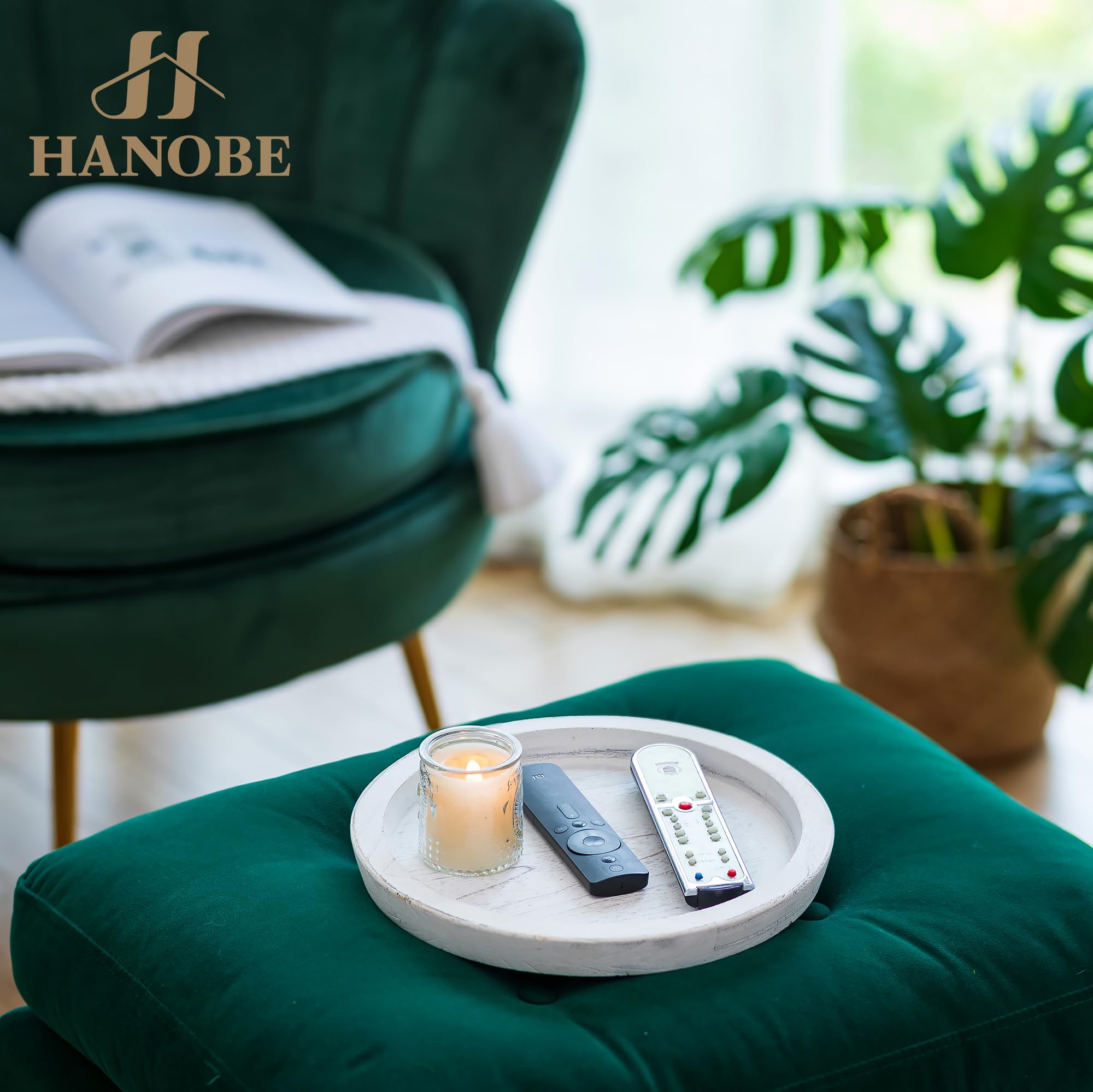 Hanobe lightweight tray showcasing natural grain and warm ambiance