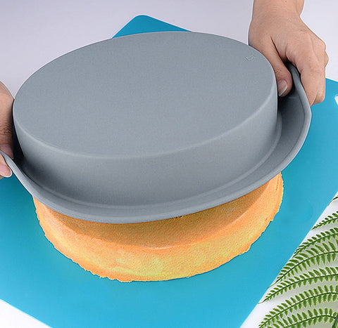 Hansanti round cake pan, heat resistant for even baking.