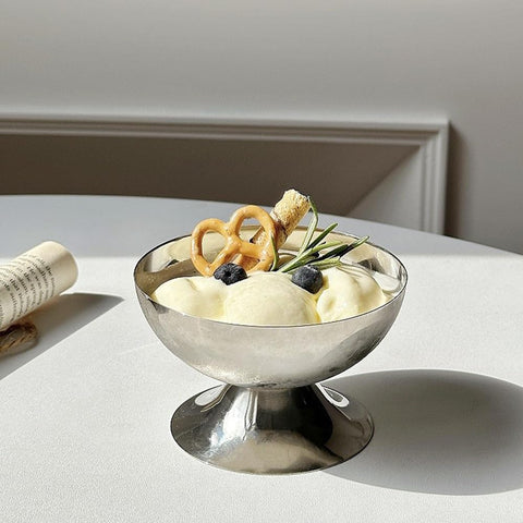 Hapivida gelato-serving bowls in silver for festive desserts
