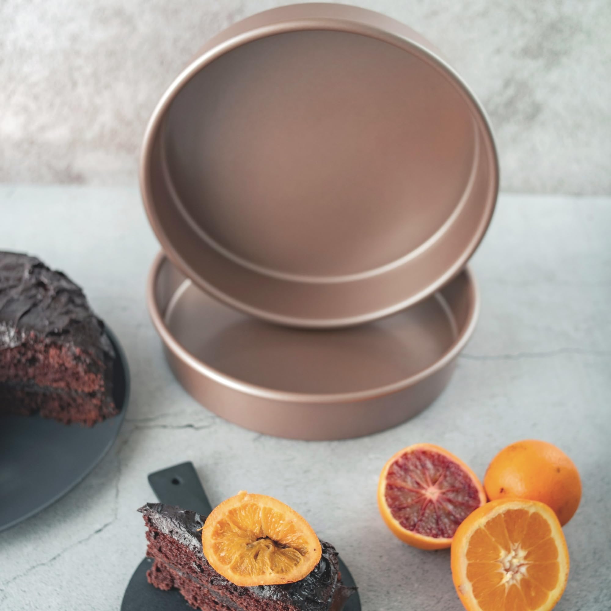 HAPPIELS carbon steel pans deliver even heat for consistent cakes.
