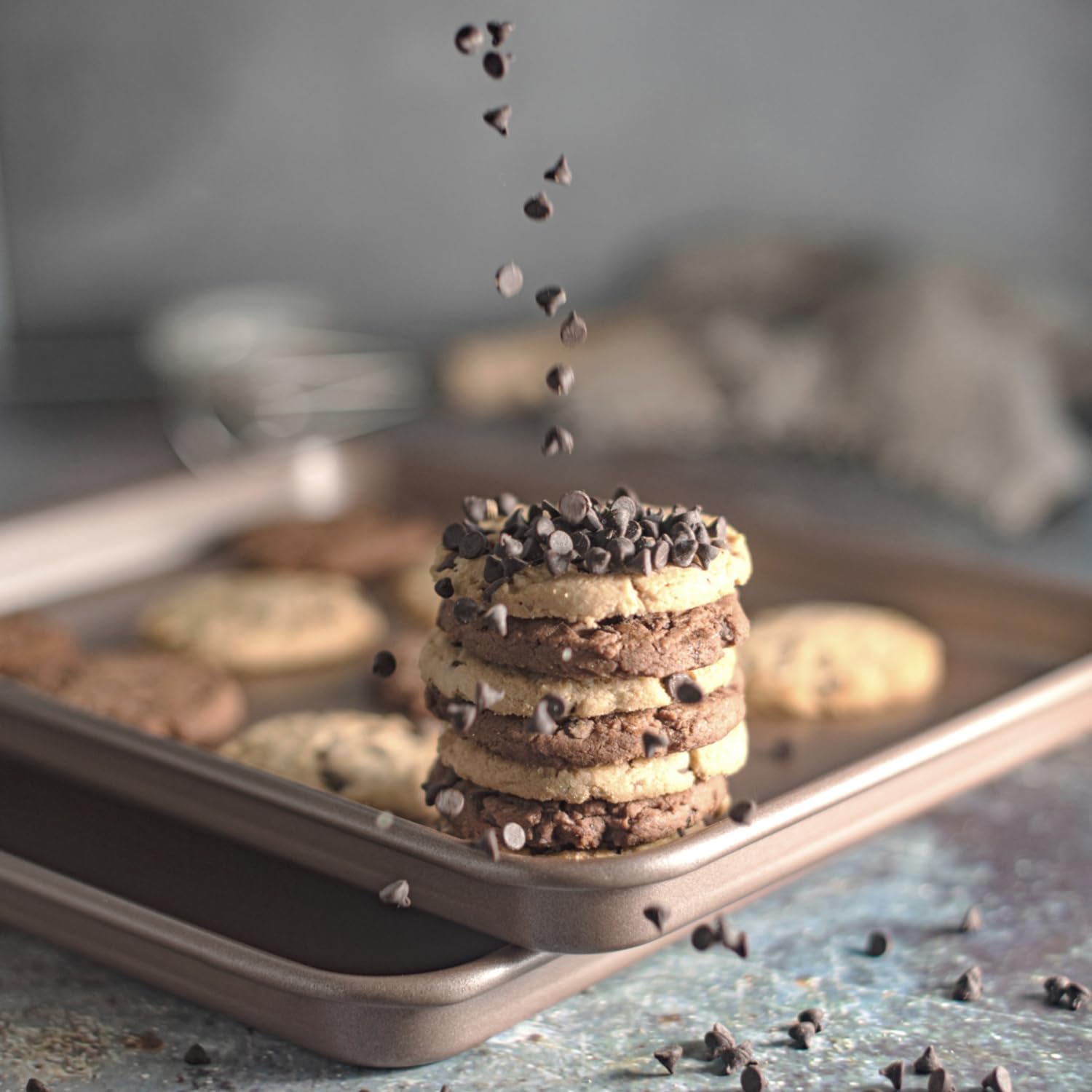 Gift-ready champagne-gold design from HAPPIELS adds elegance to any baker's toolkit.