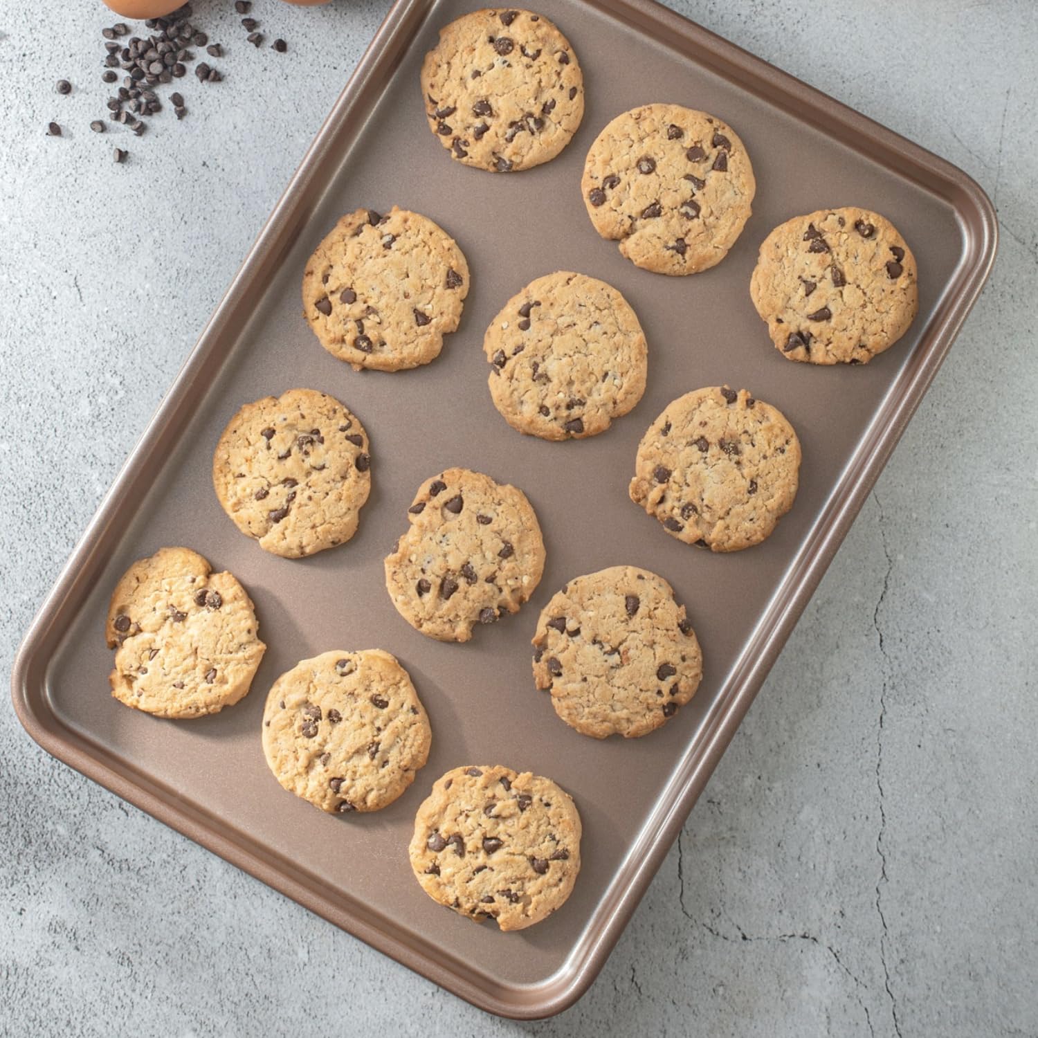 Close-up of HAPPIELS nonstick surface showing durable coating for clean food release.