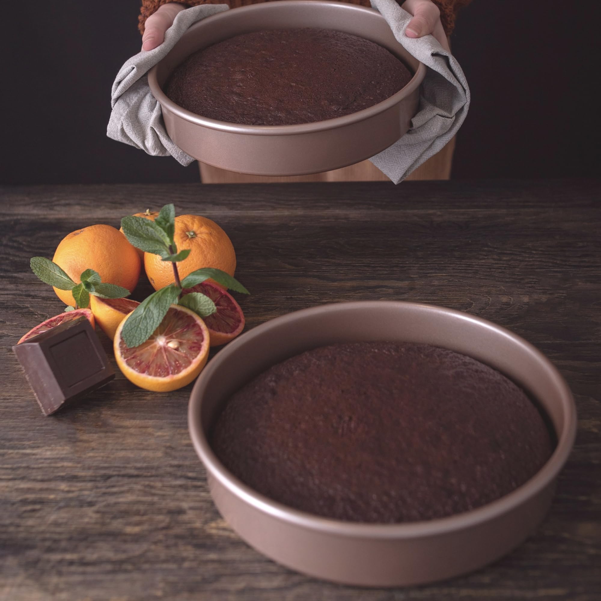 HAPPIELS non-toxic bakeware is PFOA and BPA free.