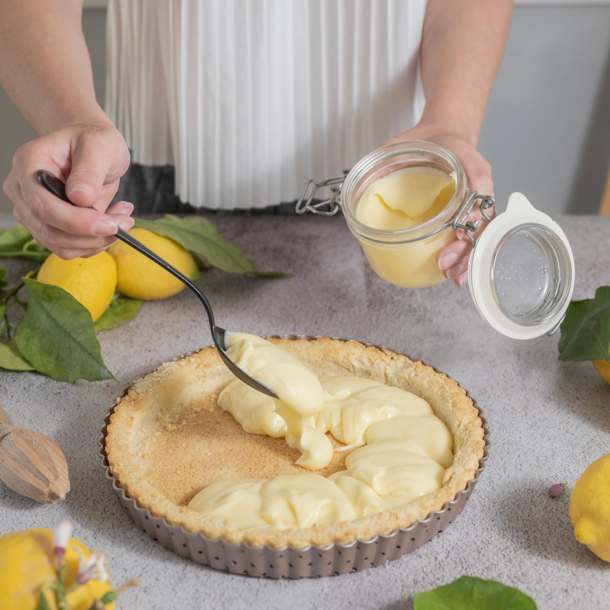 HAPPIELS nonstick finish enables quick release and simple cleanup after baking.